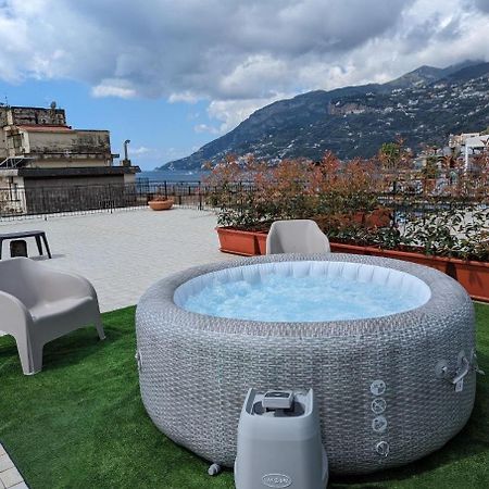 Piccolo Appartamento Con Grande Terrazzo Panoramico Maiori Bagian luar foto