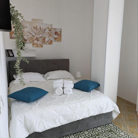 Piccolo Appartamento Con Grande Terrazzo Panoramico Maiori Bagian luar foto
