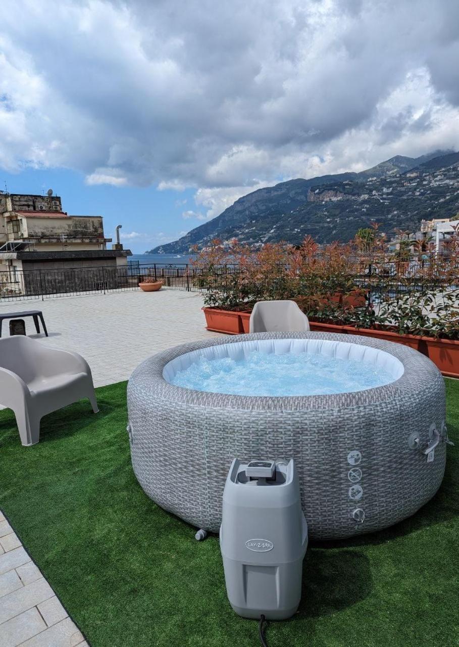 Piccolo Appartamento Con Grande Terrazzo Panoramico Maiori Bagian luar foto