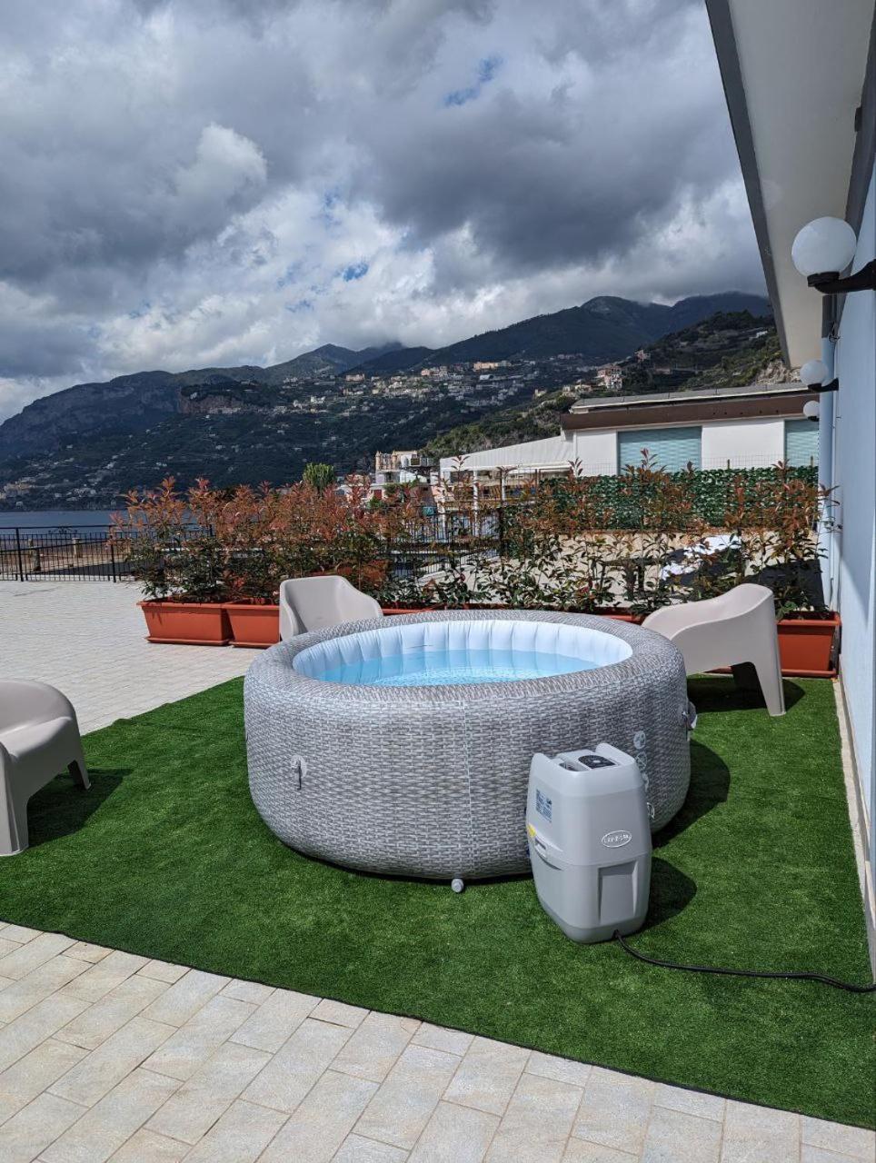 Piccolo Appartamento Con Grande Terrazzo Panoramico Maiori Bagian luar foto
