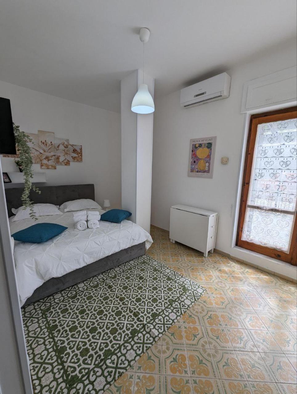 Piccolo Appartamento Con Grande Terrazzo Panoramico Maiori Bagian luar foto