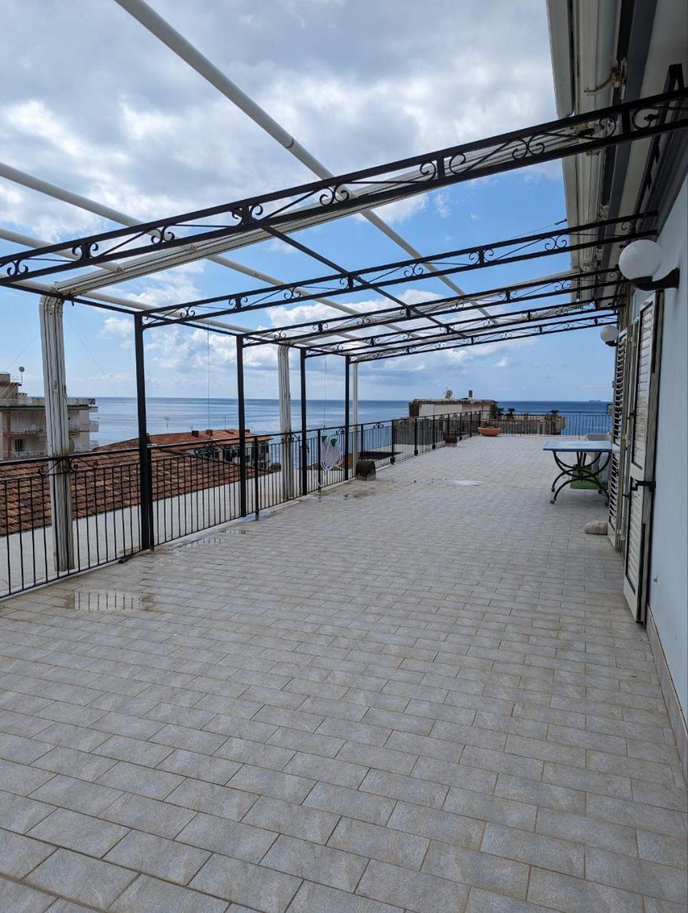 Piccolo Appartamento Con Grande Terrazzo Panoramico Maiori Bagian luar foto