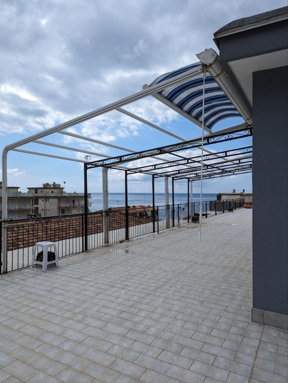 Piccolo Appartamento Con Grande Terrazzo Panoramico Maiori Bagian luar foto